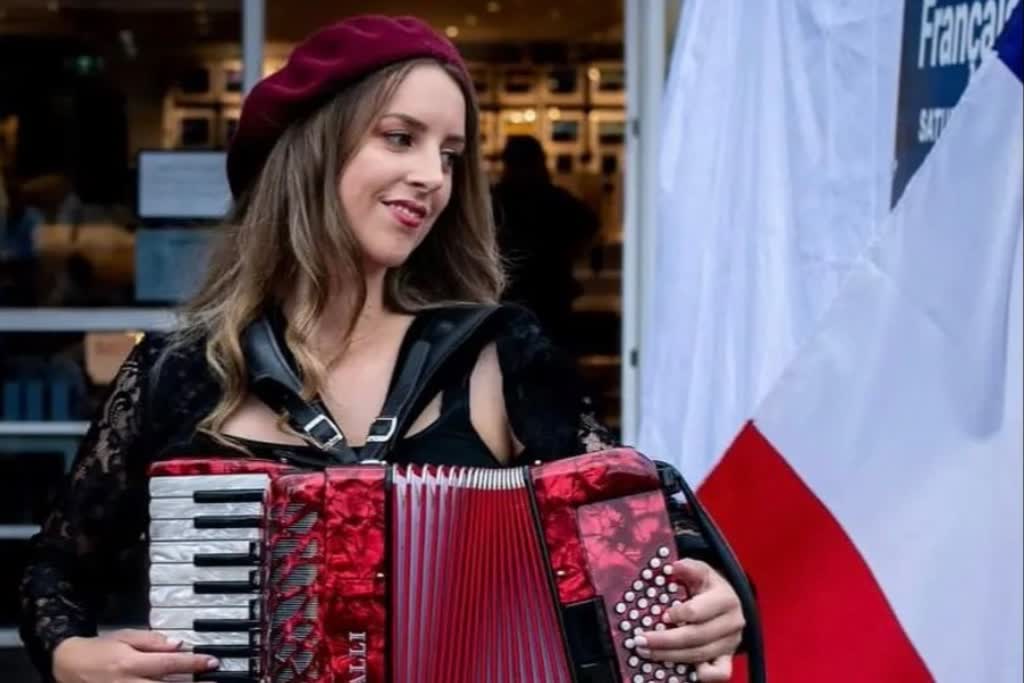 Accordion Lucy