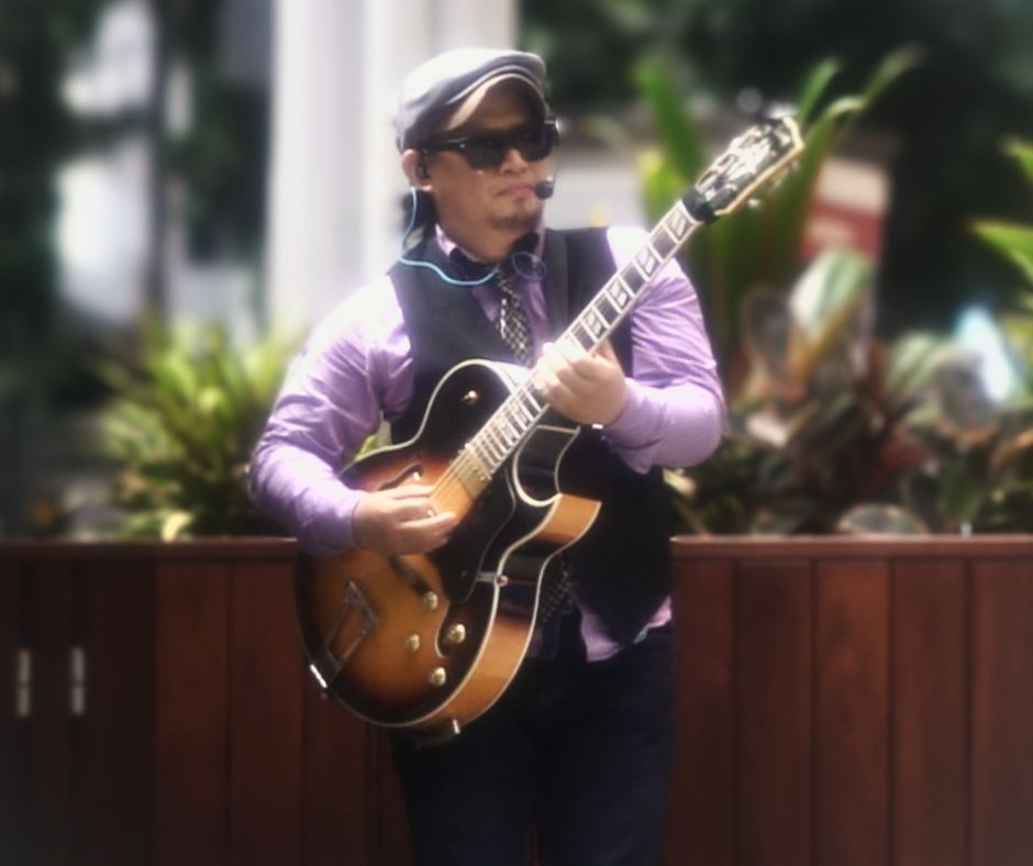Brandon Lee Jazz Guitar One Person Band