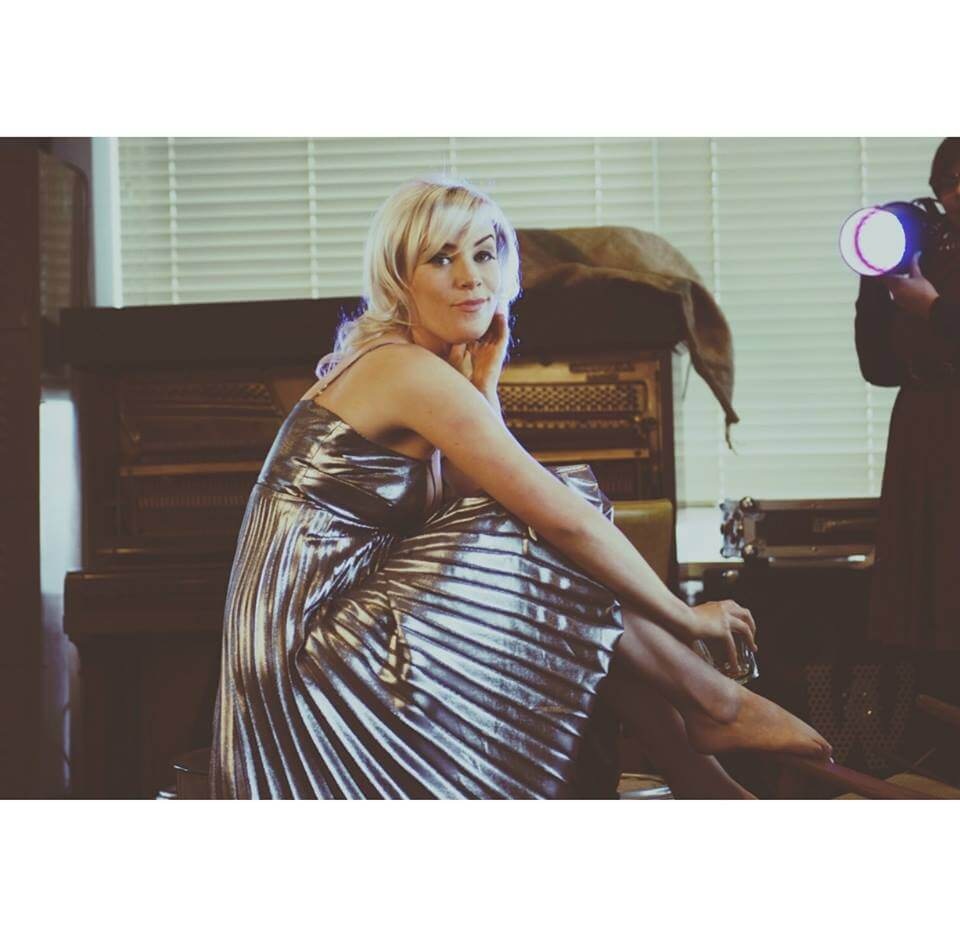 Lisa J | Pianist Vocalist