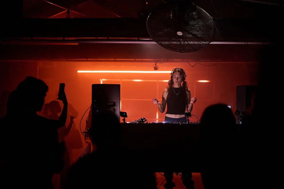 DJ BELLE