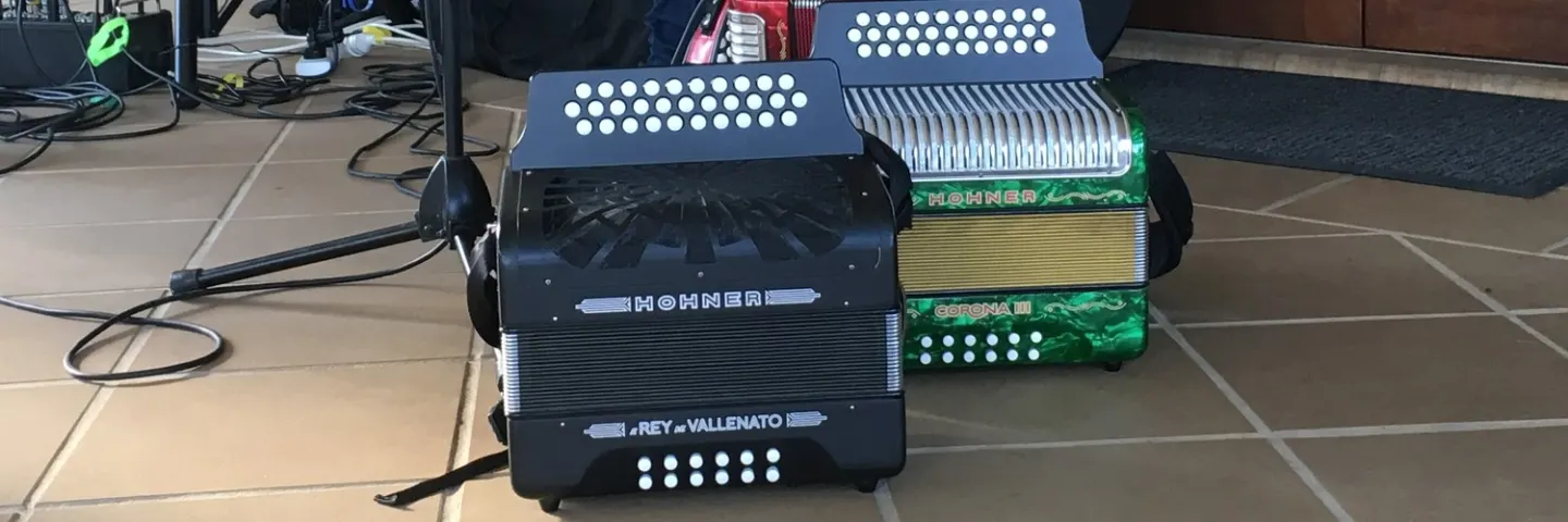 Mi Hermano Y Yo Vallenato y Folclore