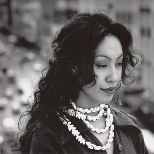 Robyn Loau