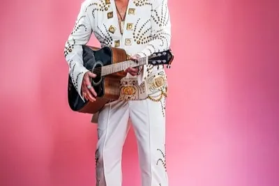 Serafino Alberti as Rocking Elivia