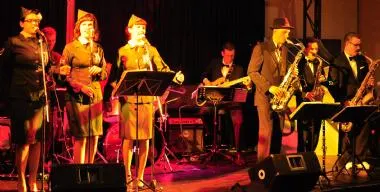 The Elliott Sisters with Swing & Tonic