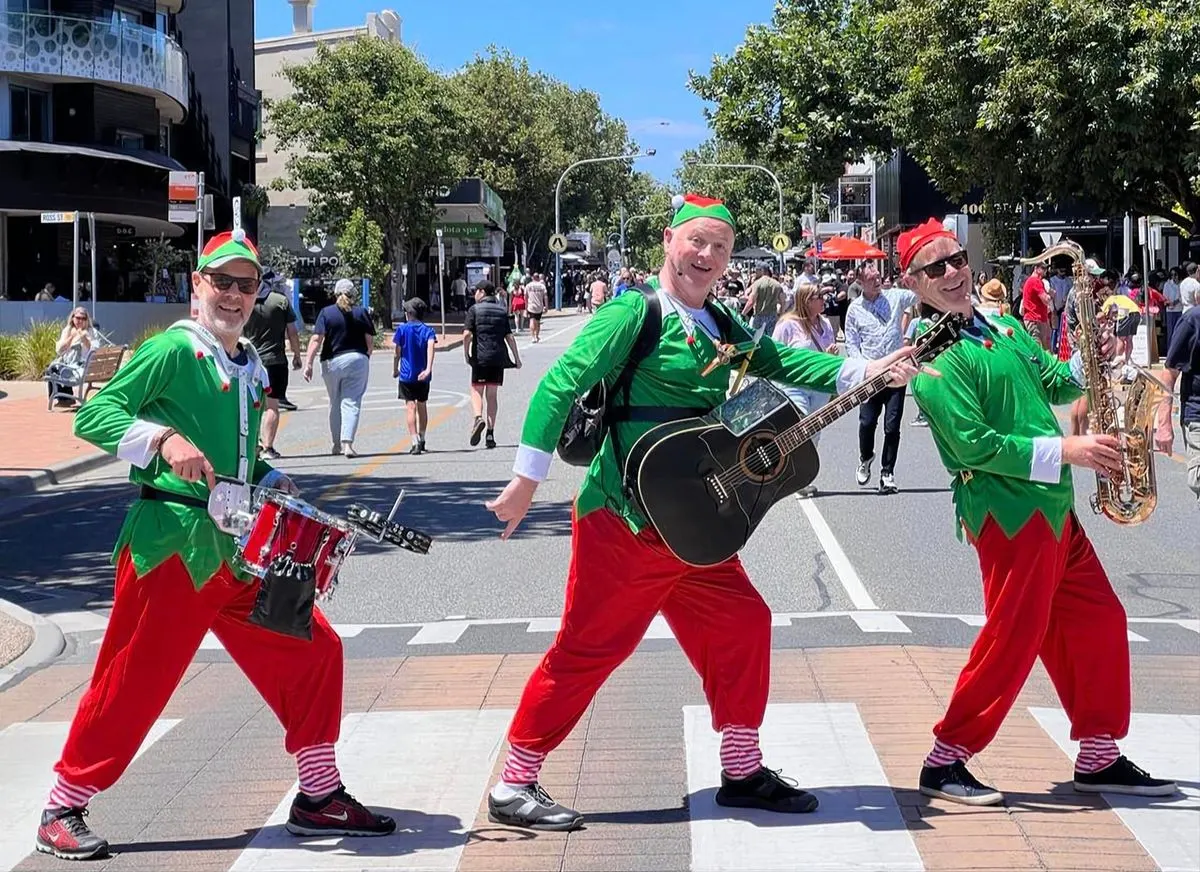 The Fun Roaming Minstrels
