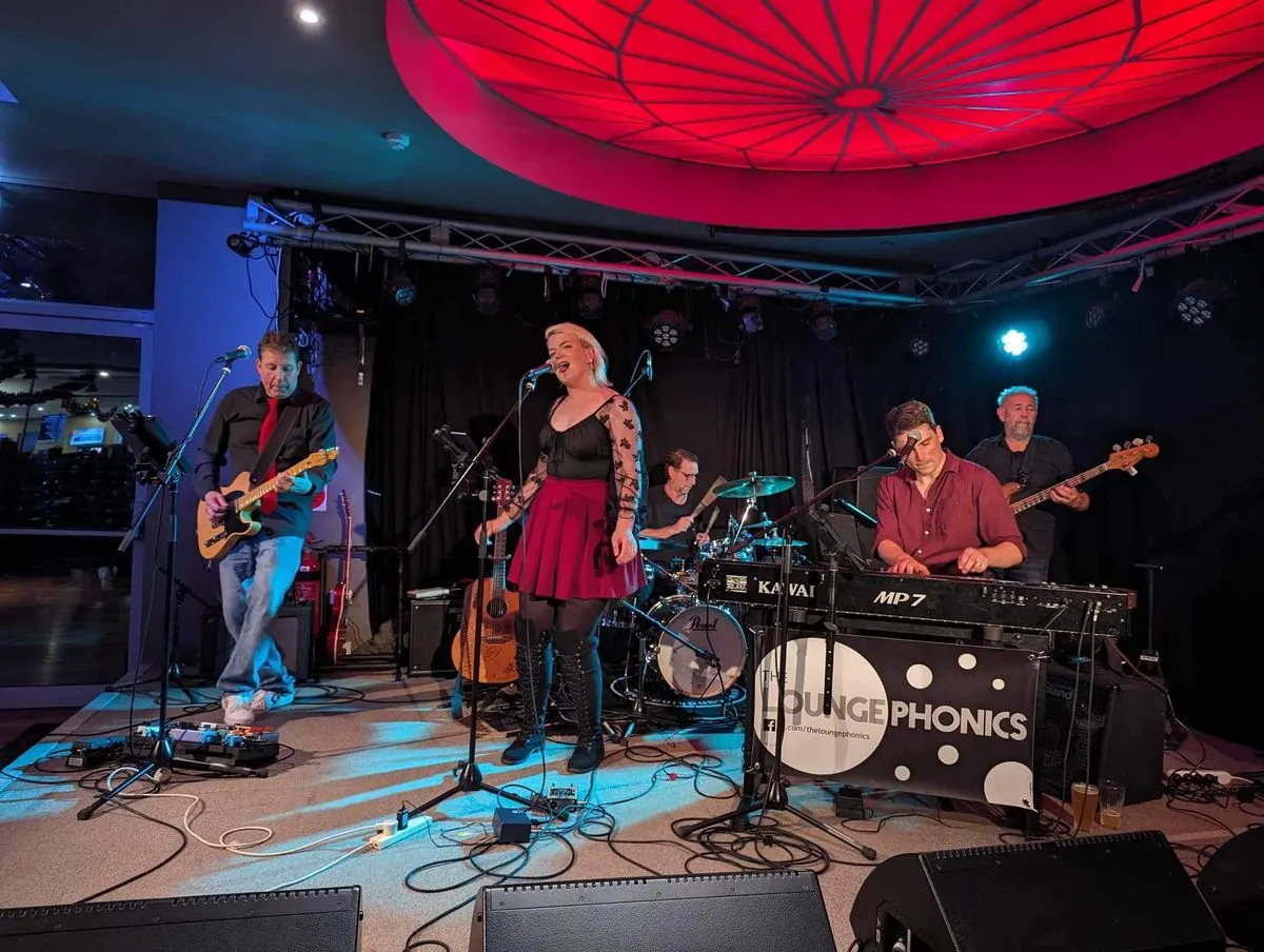 The Loungephonics